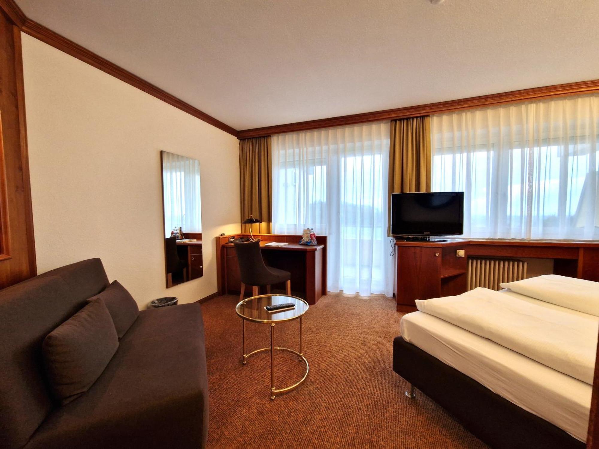 באד בול Badhotel Restaurant Stauferland מראה חיצוני תמונה