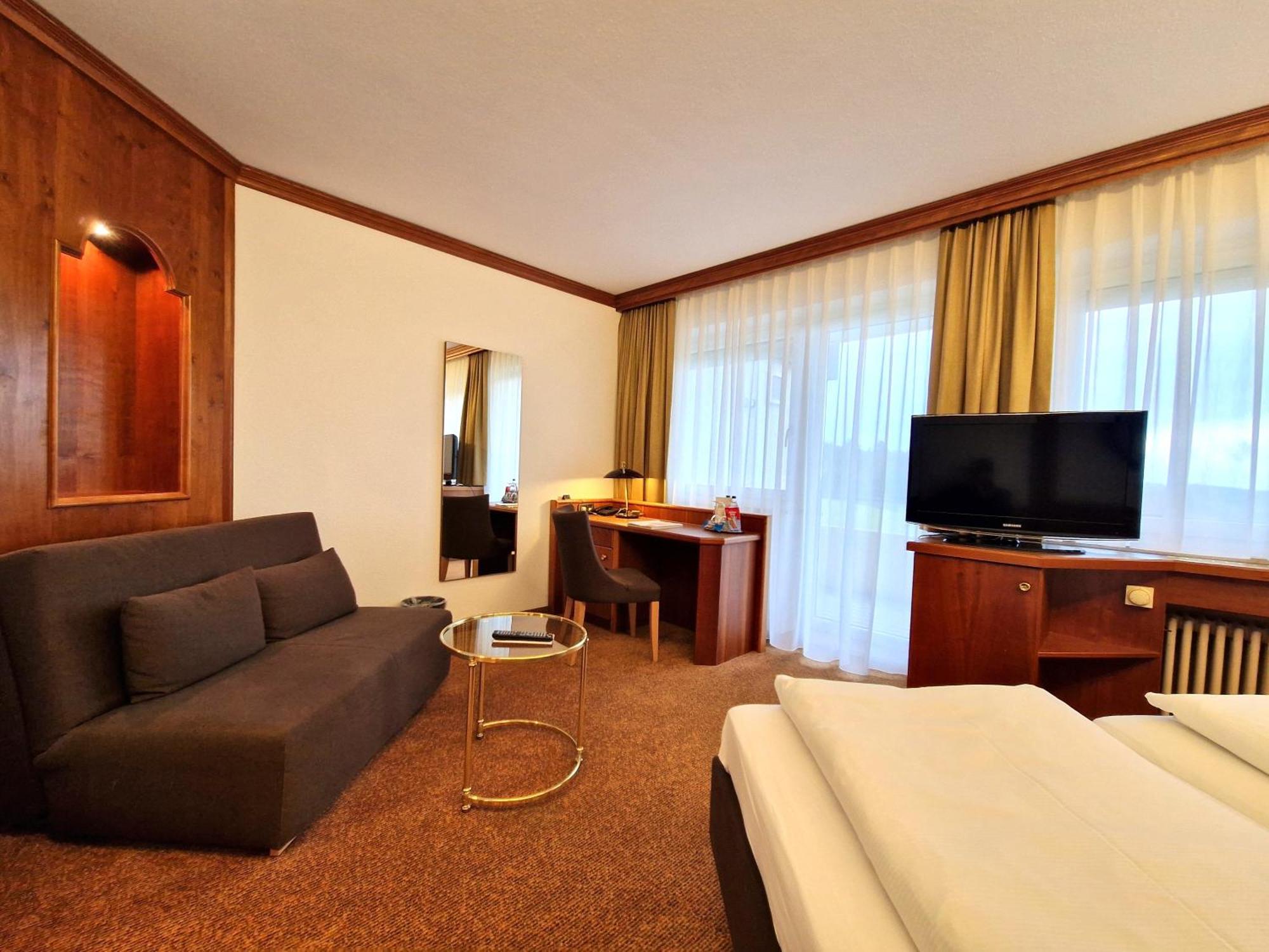 באד בול Badhotel Restaurant Stauferland מראה חיצוני תמונה