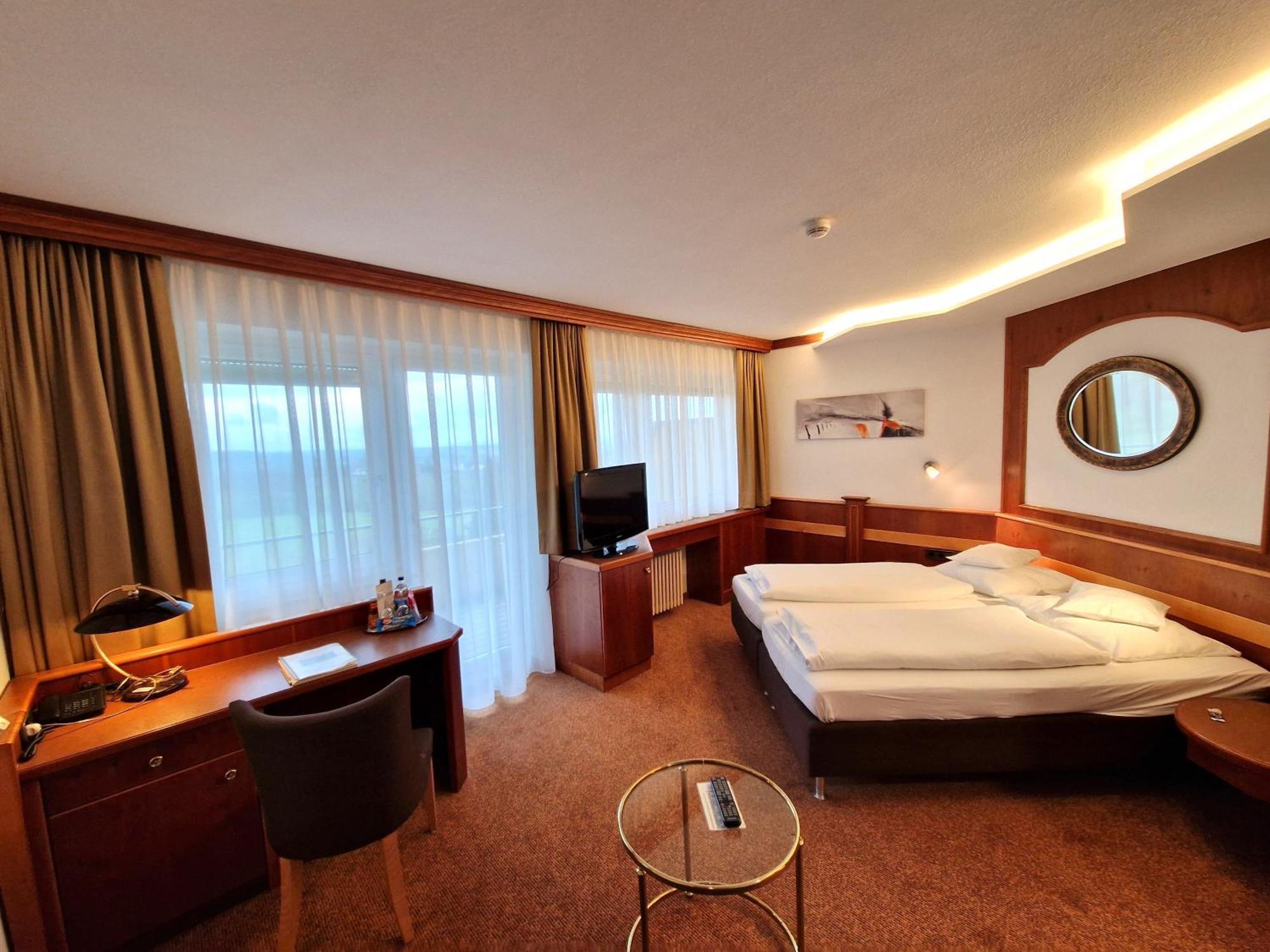 באד בול Badhotel Restaurant Stauferland מראה חיצוני תמונה