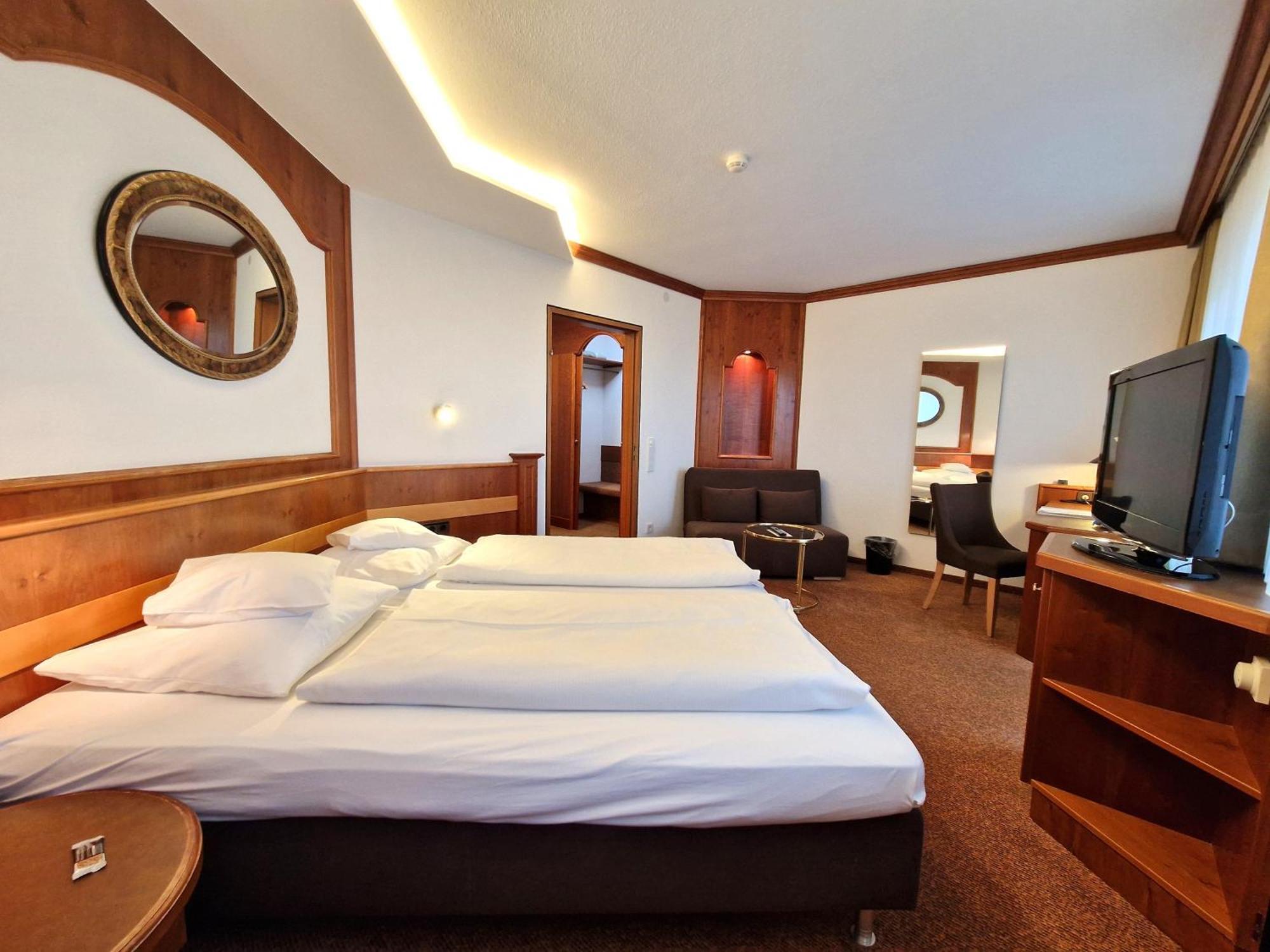 באד בול Badhotel Restaurant Stauferland מראה חיצוני תמונה