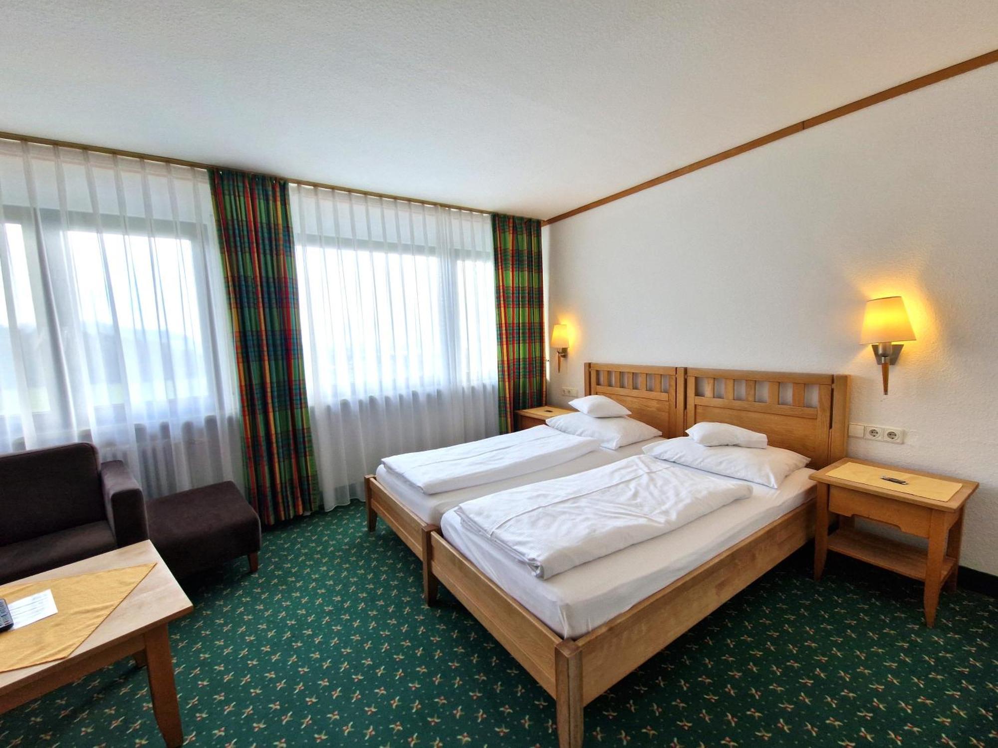 באד בול Badhotel Restaurant Stauferland מראה חיצוני תמונה