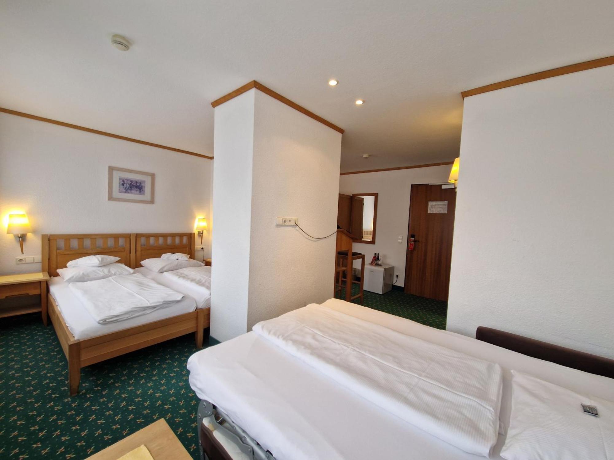 באד בול Badhotel Restaurant Stauferland מראה חיצוני תמונה
