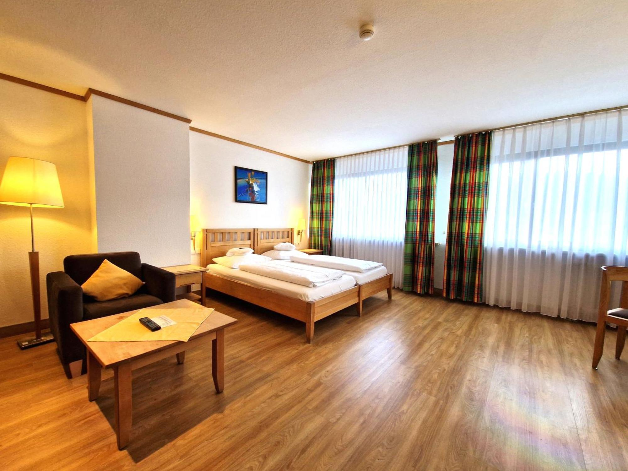 באד בול Badhotel Restaurant Stauferland מראה חיצוני תמונה