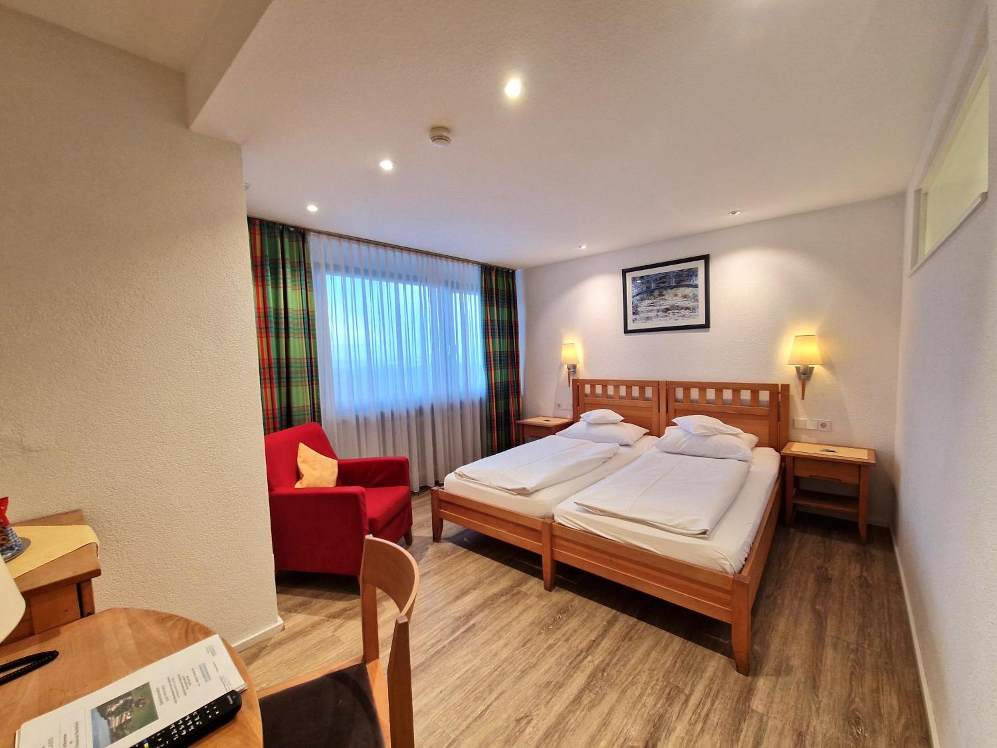 באד בול Badhotel Restaurant Stauferland מראה חיצוני תמונה