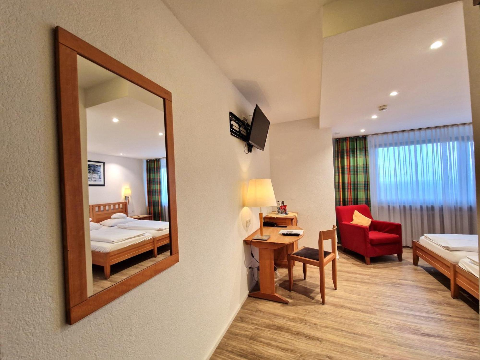 באד בול Badhotel Restaurant Stauferland מראה חיצוני תמונה