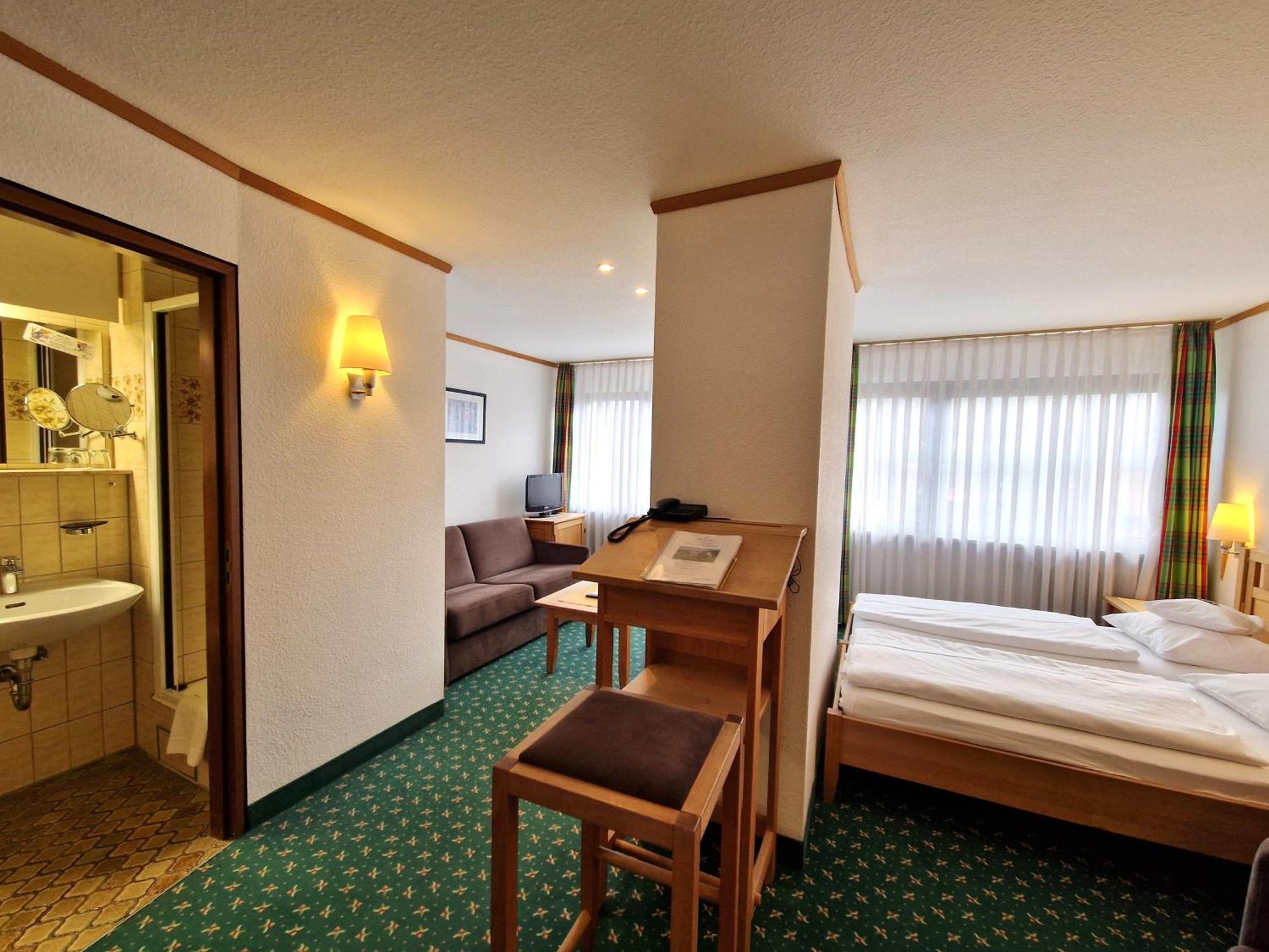 באד בול Badhotel Restaurant Stauferland מראה חיצוני תמונה