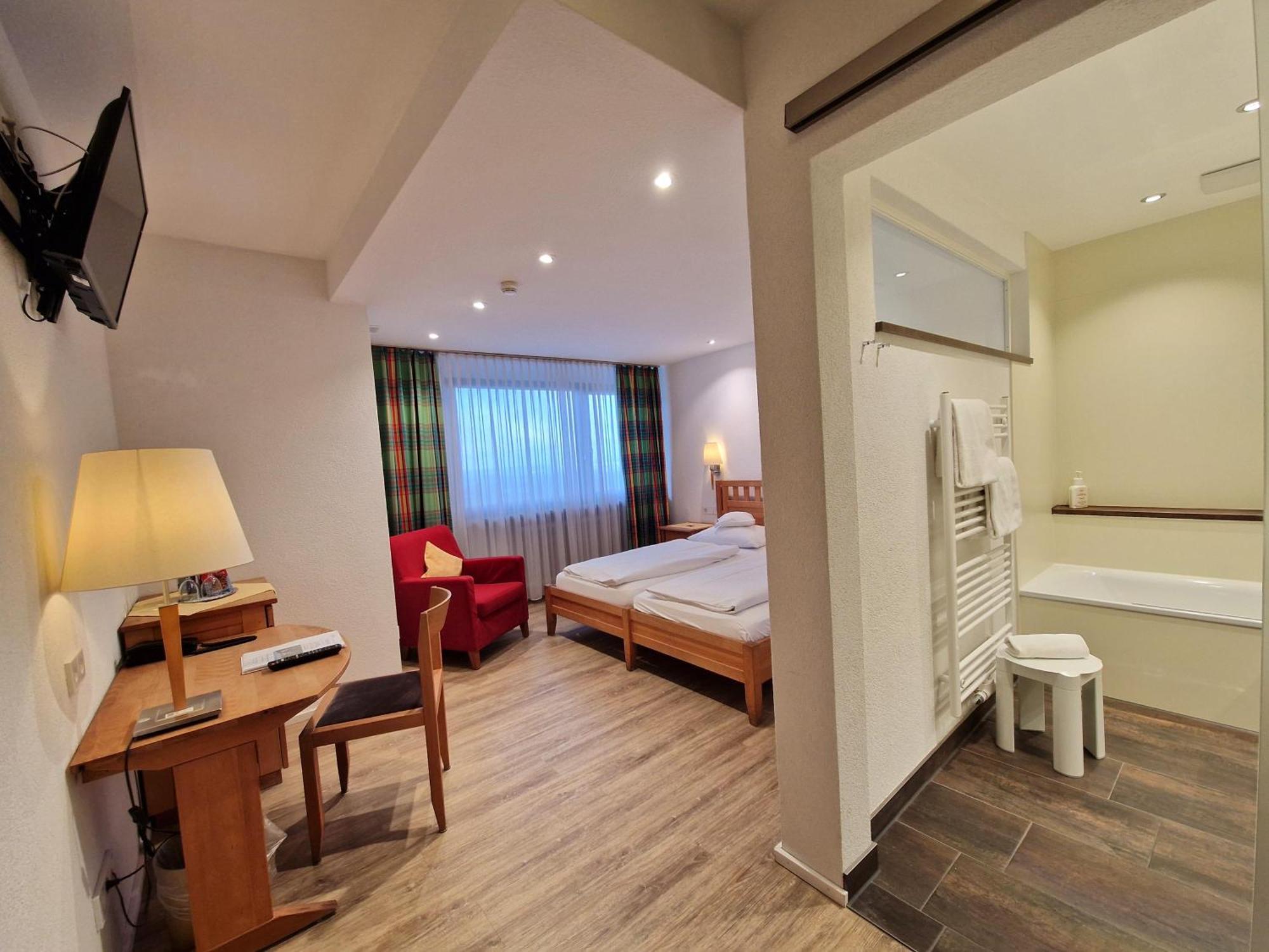 באד בול Badhotel Restaurant Stauferland מראה חיצוני תמונה