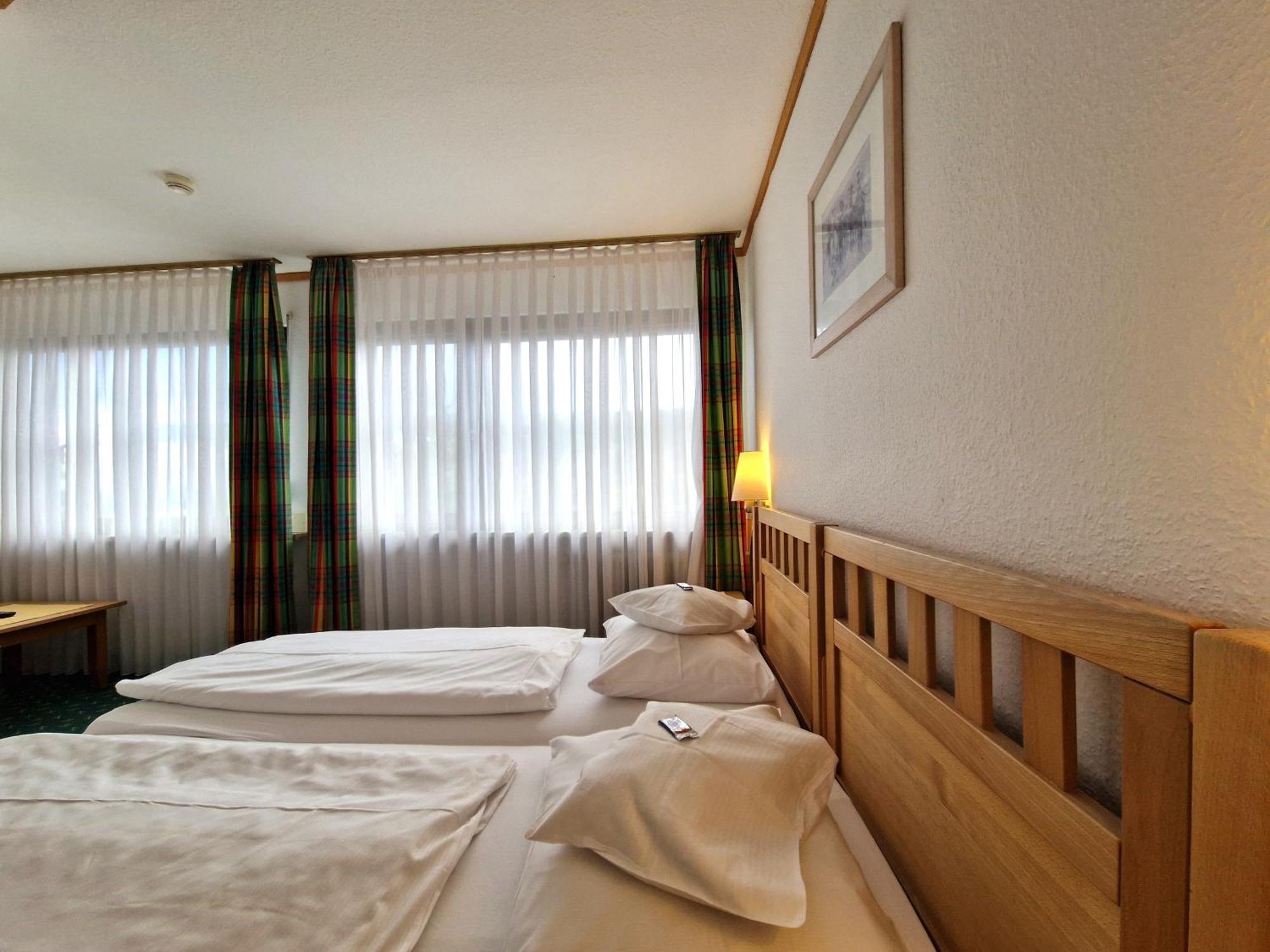 באד בול Badhotel Restaurant Stauferland מראה חיצוני תמונה