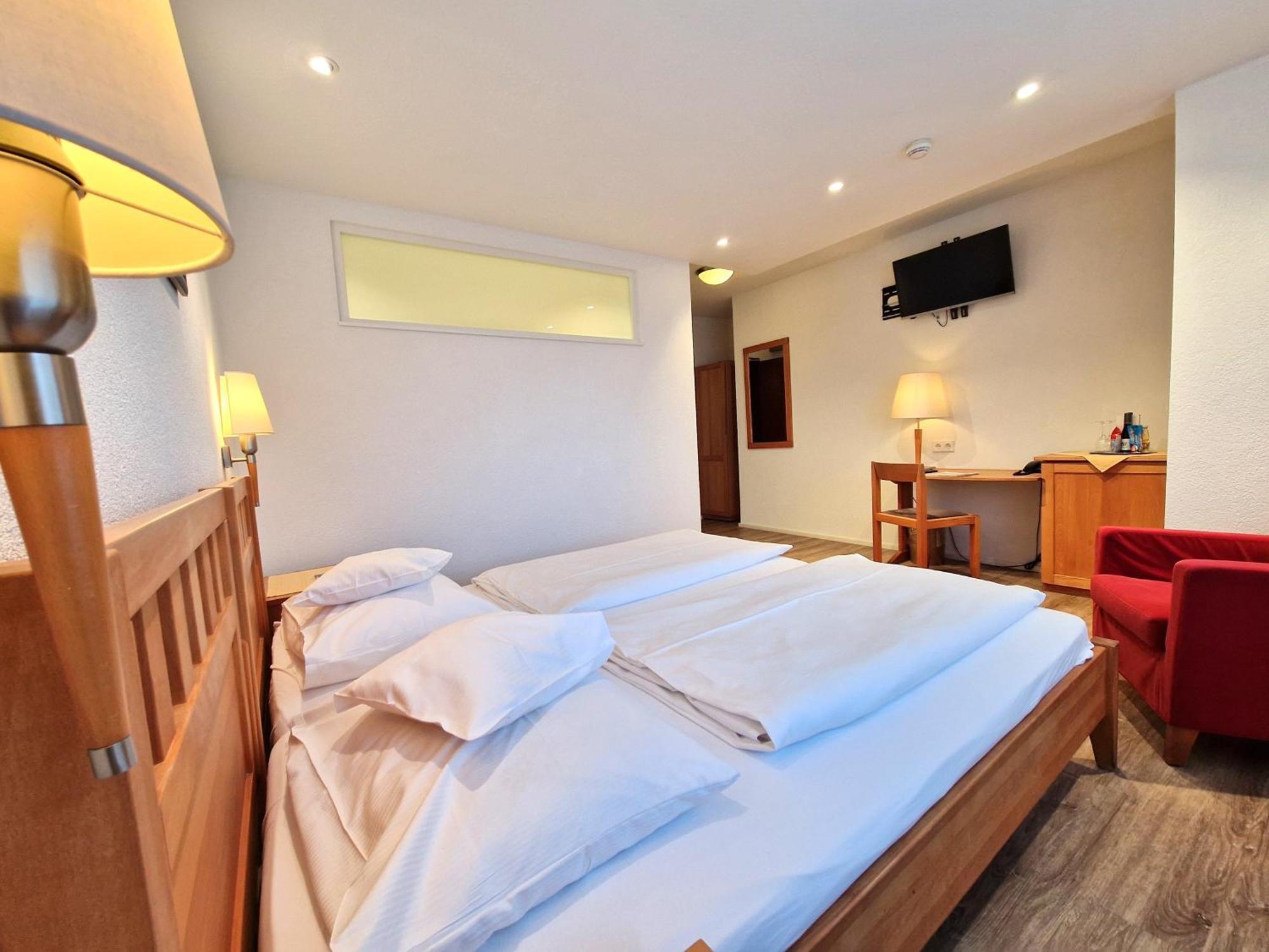 באד בול Badhotel Restaurant Stauferland מראה חיצוני תמונה