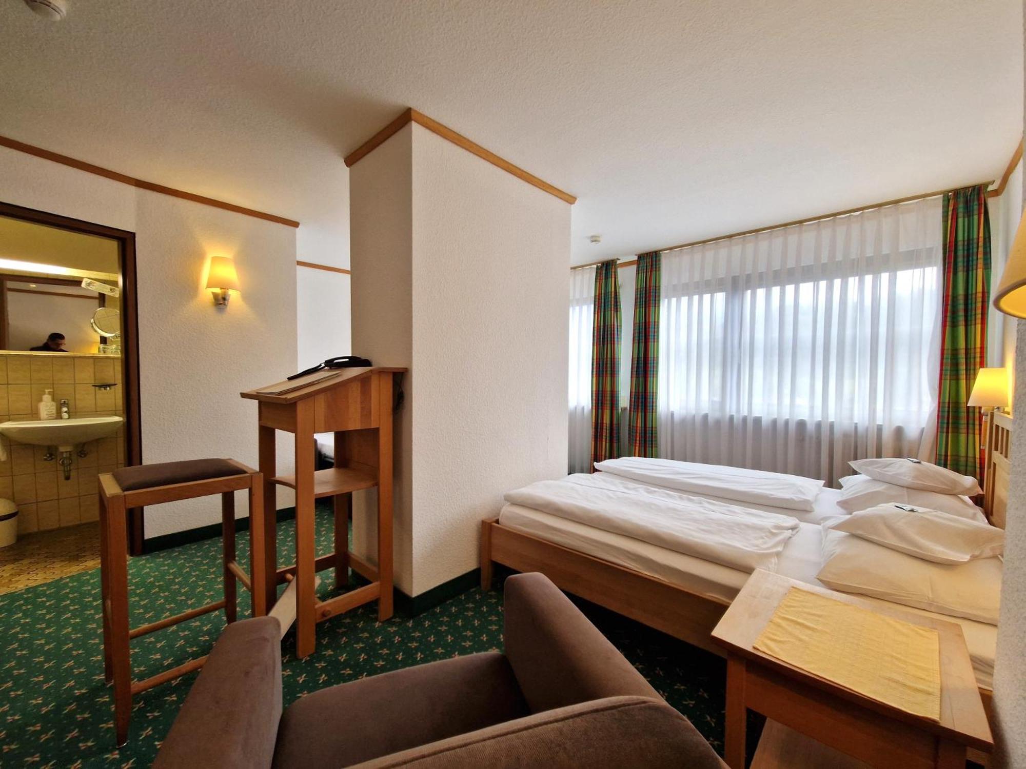 באד בול Badhotel Restaurant Stauferland מראה חיצוני תמונה