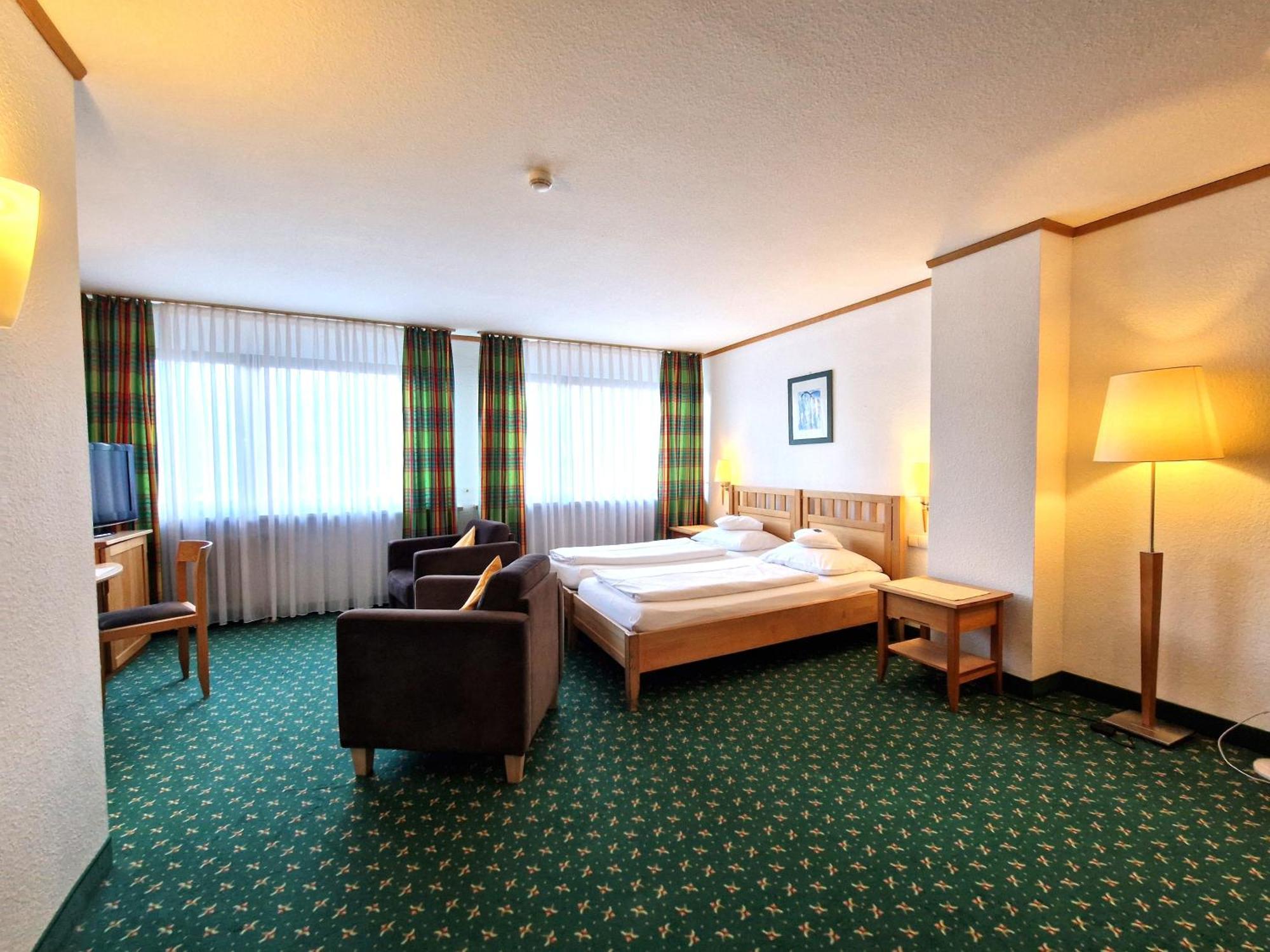 באד בול Badhotel Restaurant Stauferland מראה חיצוני תמונה