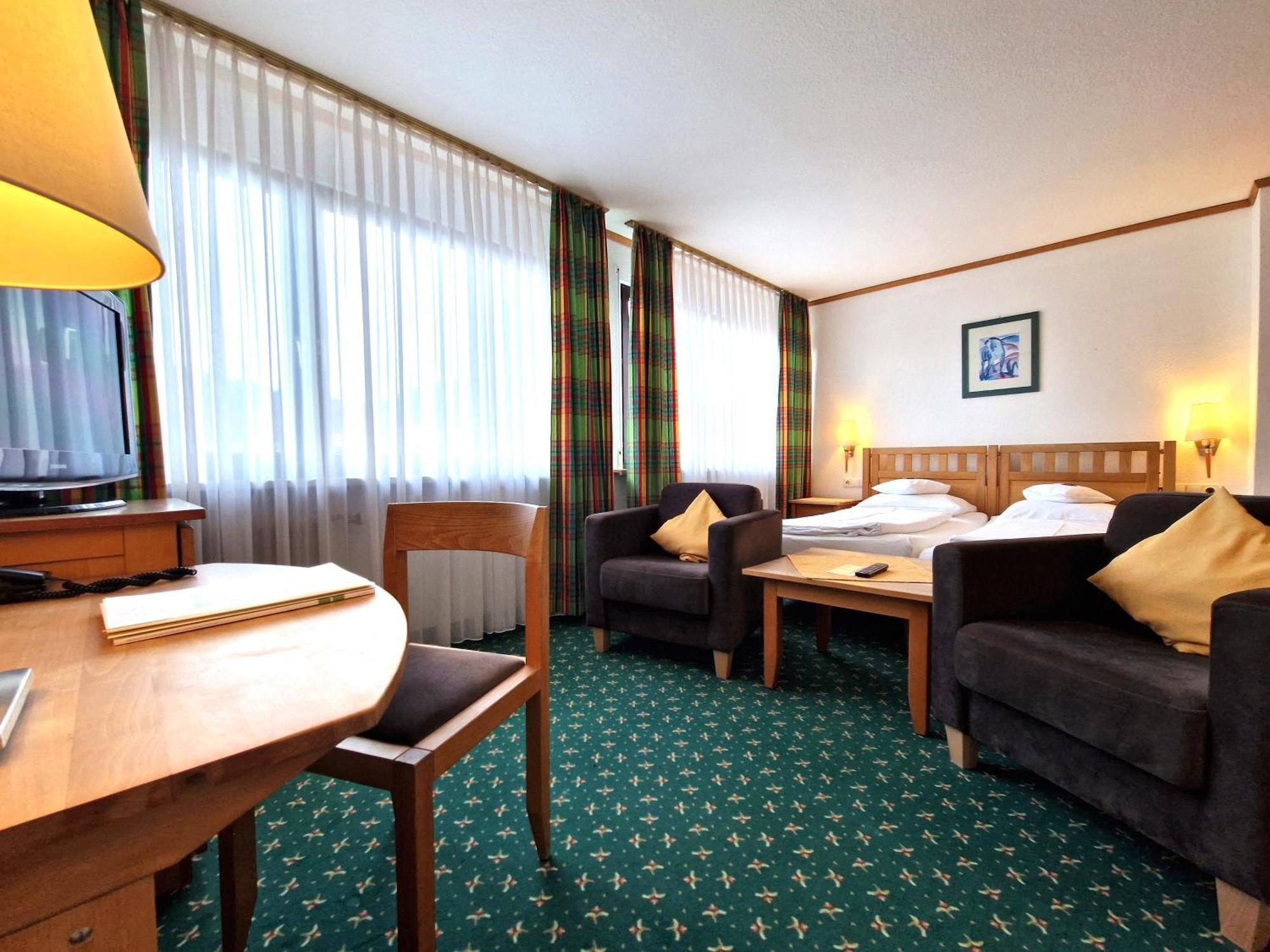 באד בול Badhotel Restaurant Stauferland מראה חיצוני תמונה