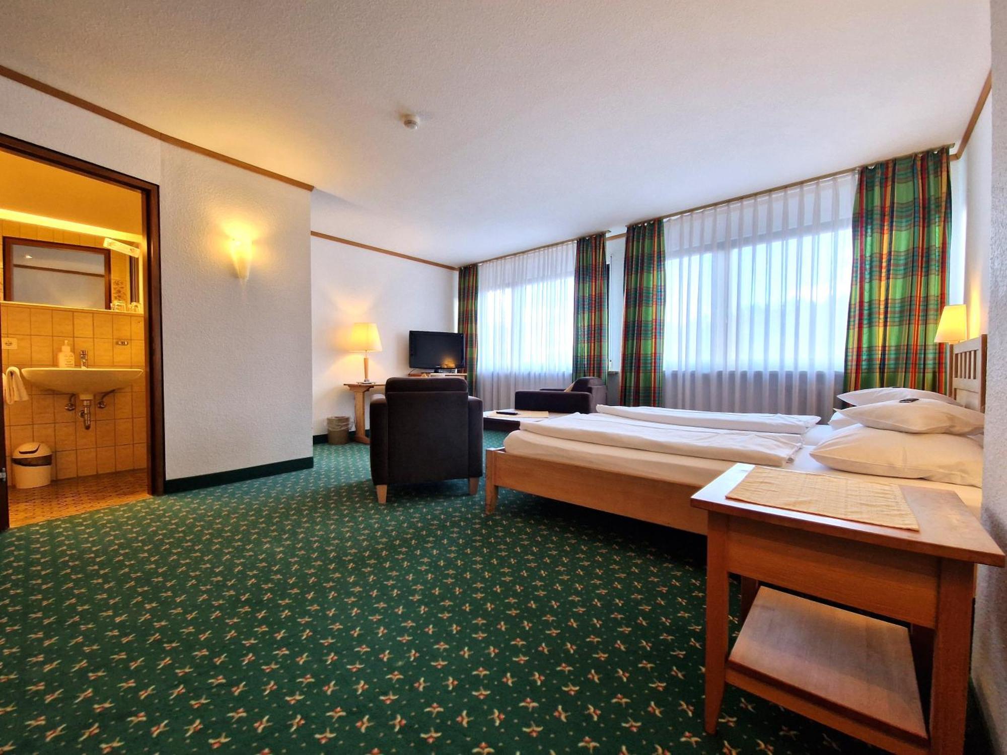 באד בול Badhotel Restaurant Stauferland מראה חיצוני תמונה