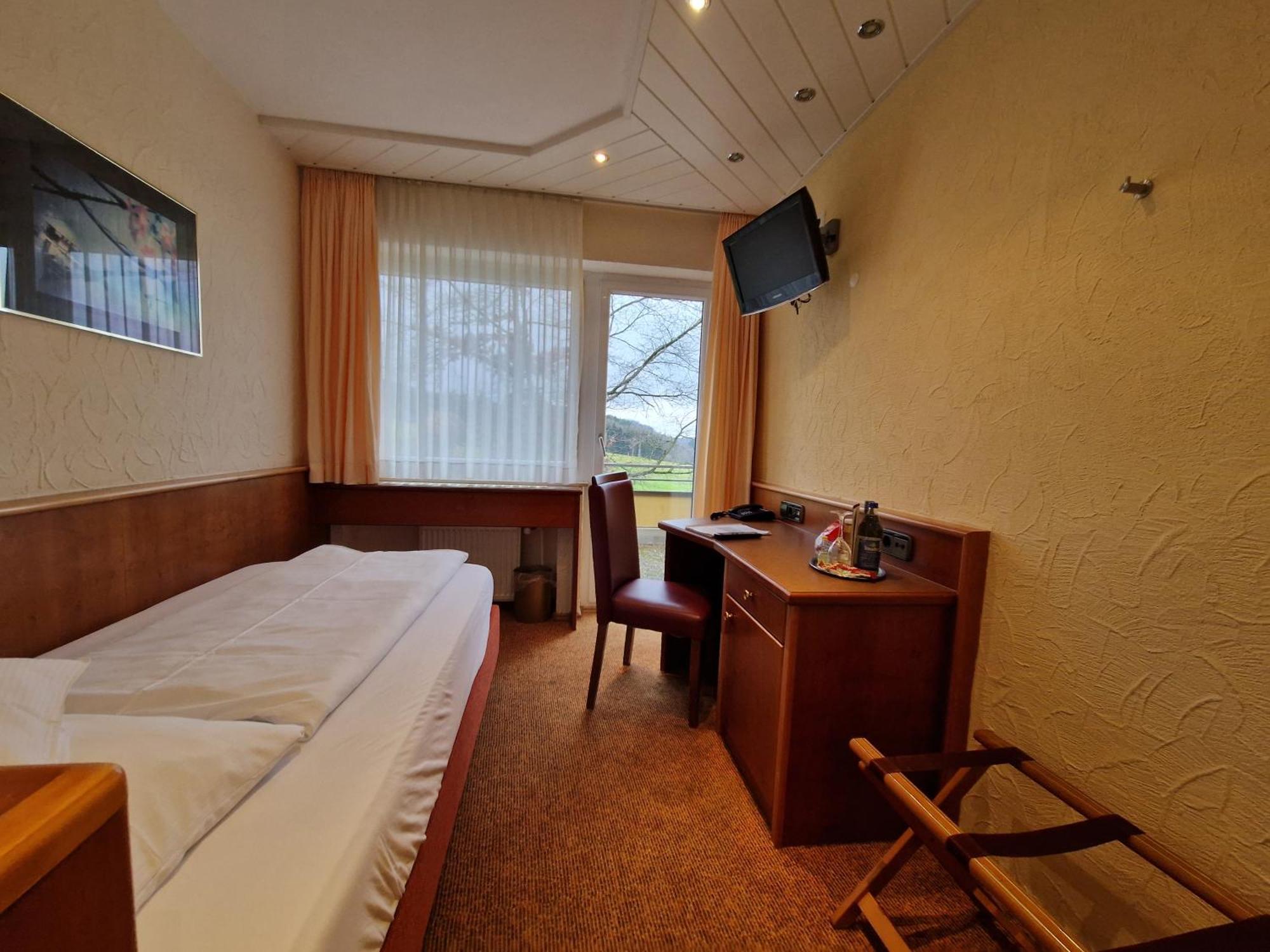 באד בול Badhotel Restaurant Stauferland מראה חיצוני תמונה