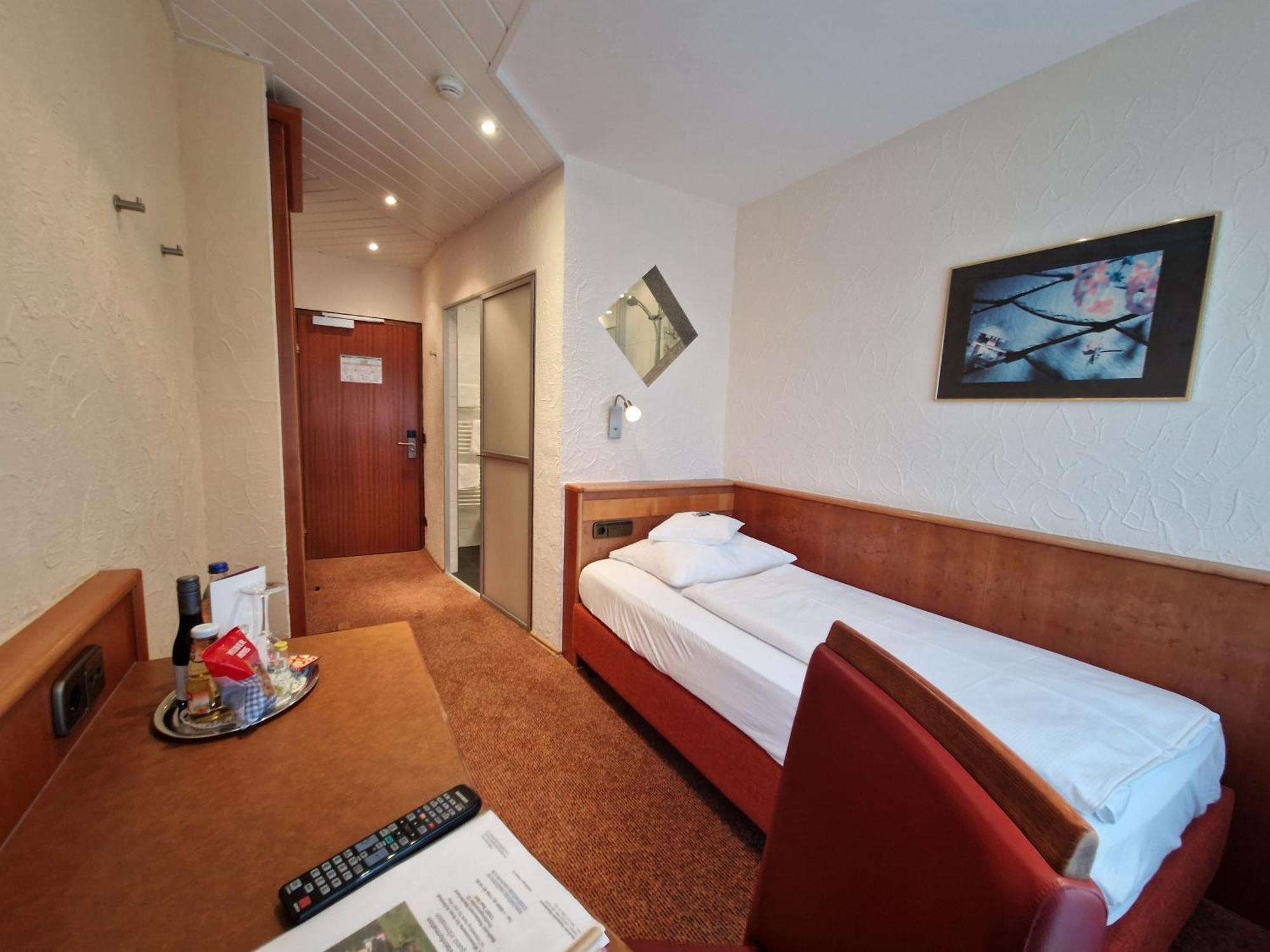 באד בול Badhotel Restaurant Stauferland מראה חיצוני תמונה